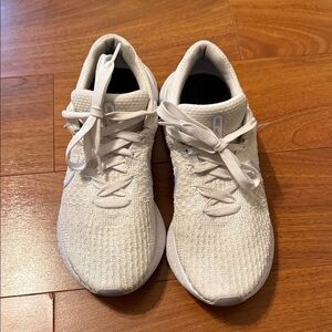 Nike React Women’s tennis shoe